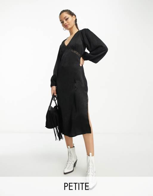 Vestido midi negro de satén con insertos de encaje de Violet Romance Petite
