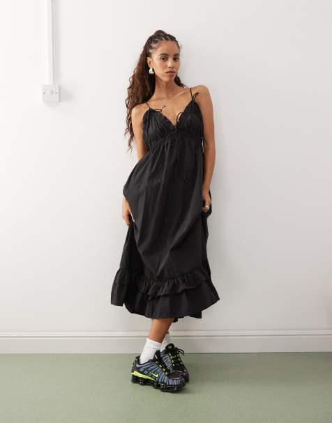 Vestido midi negro de tirantes finos y corte voluminoso con bajo de volantes de nailon de COLLUSION - view 1