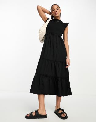 Vestido midi negro escalonado con cuello alto y diseño fruncido de New Look