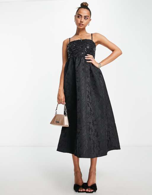 Vestido midi negro estilo babydoll de tirantes finos con lentejuelas premium de Pieces