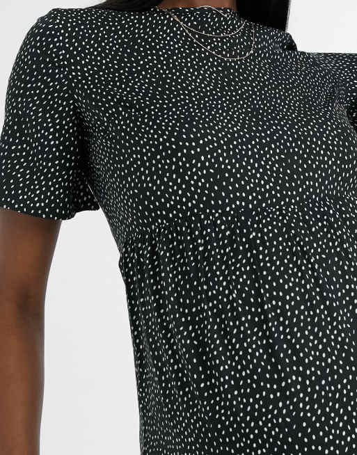 Vestido midi negro fruncido con diseño escalonado y estampado de lunares de Influence Maternity, 3 de 4