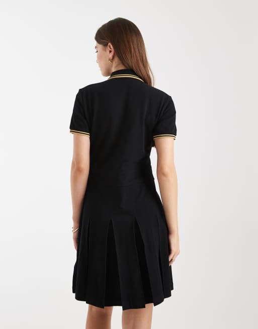 Vestido midi negro plisado de estilo tenista con ribetes y logo de Fred Perry, 4 de 4