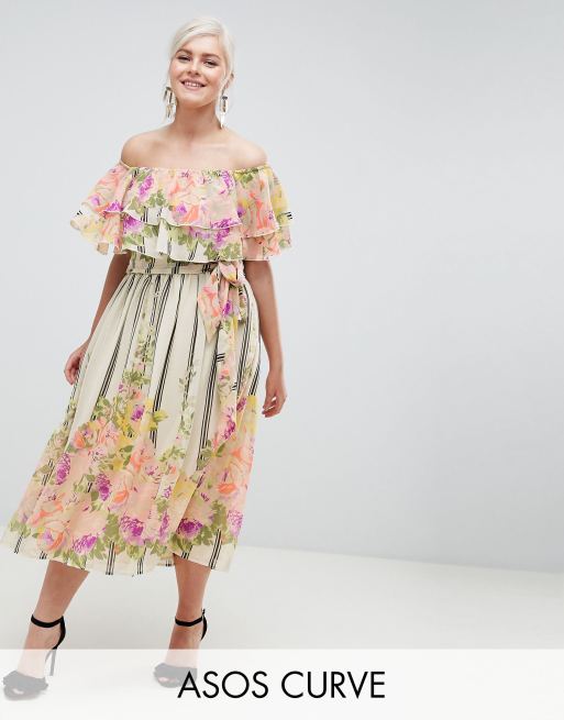 Vestido midi palabra de honor con volantes en la parte superior y estampado de flores y rayas de ASOS DESIGN Curve