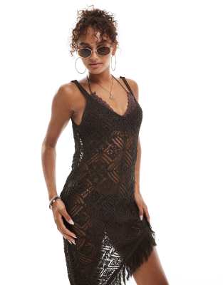 Vestido midi playero asimétrico con flecos de punto de croché de Miss Selfridge - view 1