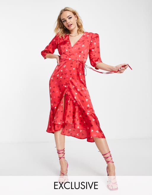 Vestido midi rojo cruzado con estampado de corazones y volantes en el bajo exclusivo para San Valentín de Liquorish 