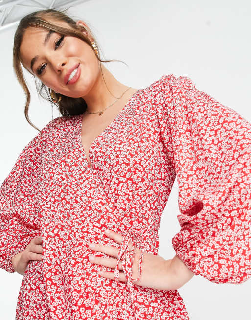 Vestido midi rojo cruzado con estampado de florecitas de Glamorous, 3 de 4