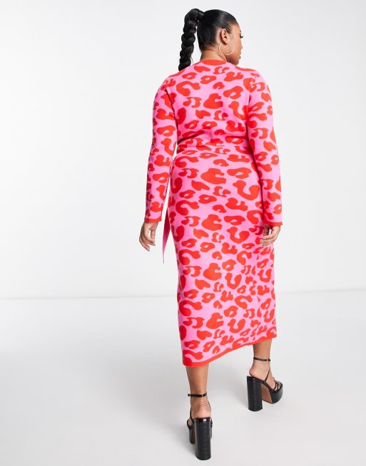 Vestido midi rojo y rosa cruzado con estampado de leopardo de