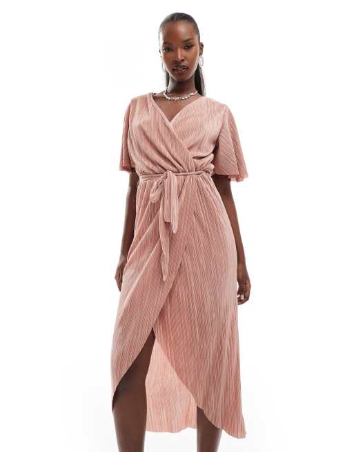 Vestido midi rosa cruzado y plisado de manga corta de AX Paris