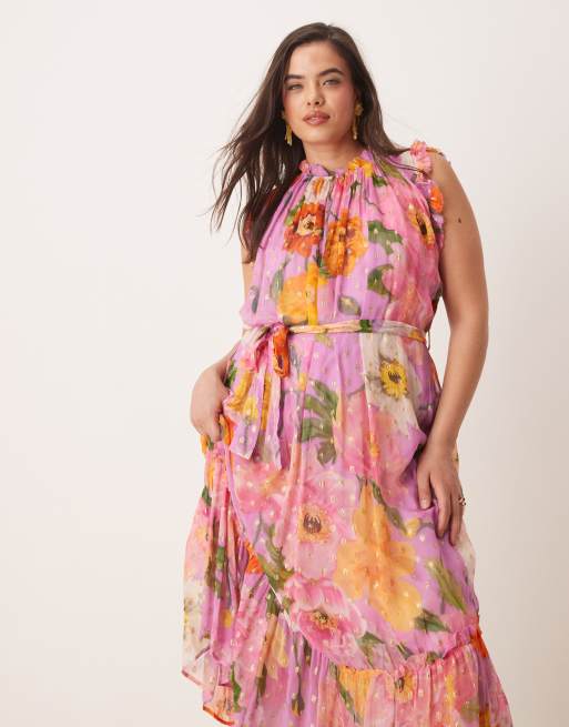 Vestido midi rosa estampado con cuello alto, volantes y lazada en