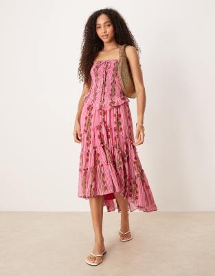 Vestido midi rosa intenso fruncido con estampado variado y volantes de Free People - view 1