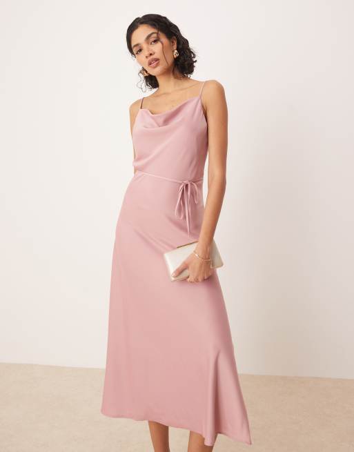 Vestido midi rosa pétalo de tirantes de satén de YAS, 3 de 4