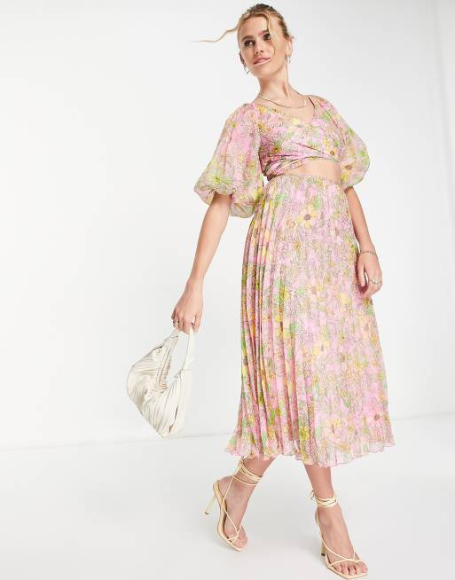 Vestido midi rosa plisado con estampado floral y de DESIGN | ASOS