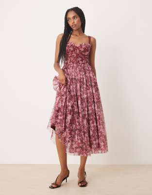 Vestido midi rosado frambuesa con estampado floral y detalle tipo corsé de Lace & Beads - view 1