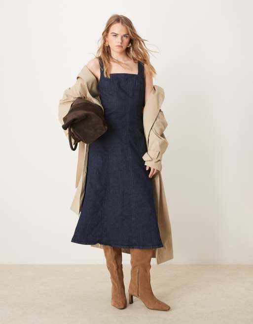 Vestido midi vaquero de corte evasé con lavado azul añil, diseño de paneles y escote cuadrado de Abercrombie & Fitch