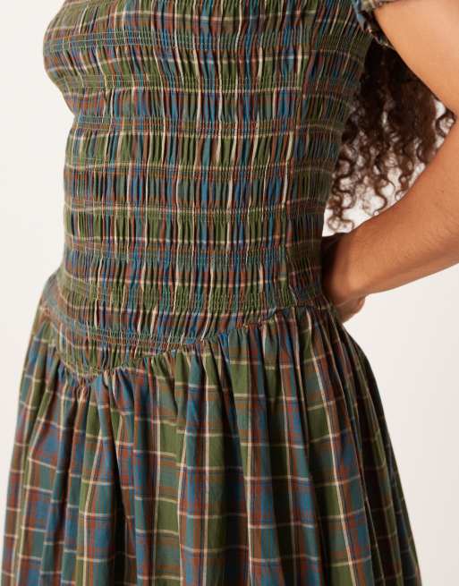Vestido midi verde a cuadros fruncido de Amy Lynn, 3 de 4