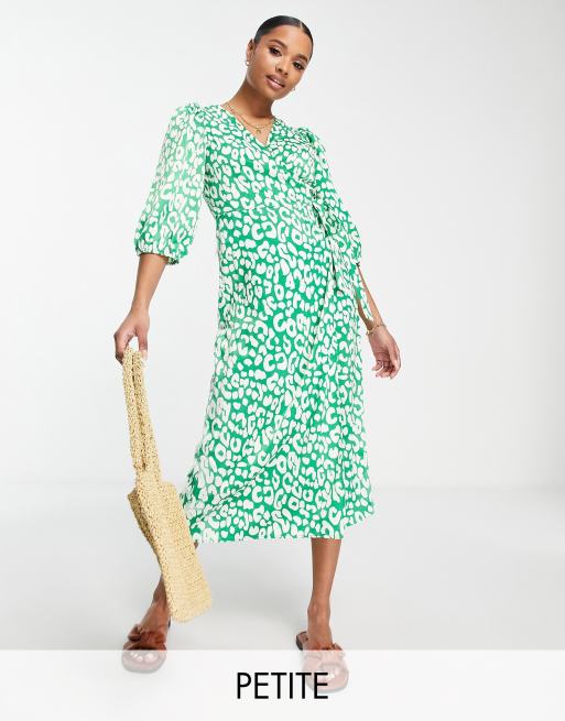 Vestido midi verde cruzado con estampado de leopardo de satén de Vila Petite