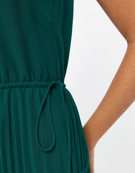 Vestido midi verde de tirantes finos con diseño plisado y cordón