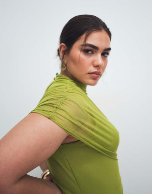 Vestido midi verde drapeado con detalle de capa de malla de ASOS DESIGN Curve, 3 de 11