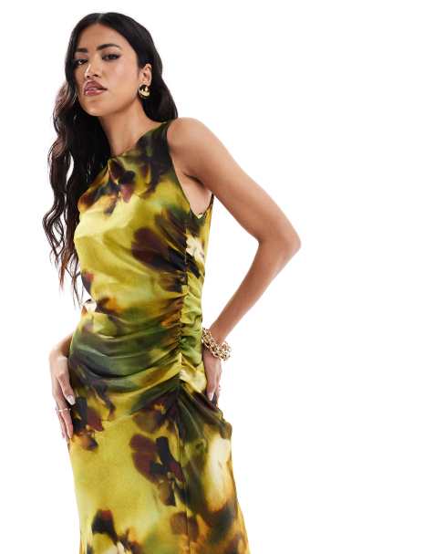 Vestido midi verde fruncido con estampado floral de River Island - view 1