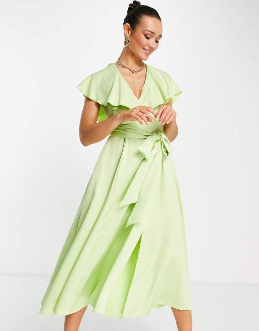 Vestido midi verde lima con mangas acampanadas y cintura fruncida