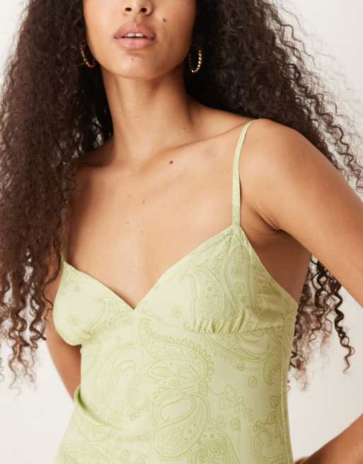 Vestido midi verde lima de tirantes con estampado de cachemir Sastra de Motel, 4 de 4