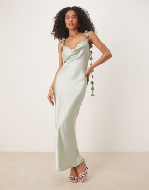 Vestido midi verde salvia con cuello desbocado y aplicación floral tridimensional de satén de Gina Tricot - view 1