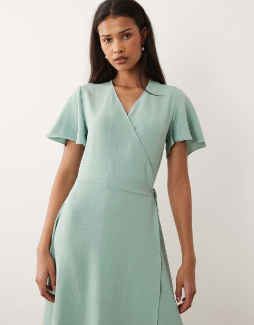 Vestido midi verde salvia de manga corta con parte delantera cruzada de Vila, 2 de 4