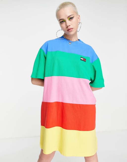 Vestido multicolor estilo camiseta a rayas color block de Tommy Jeans