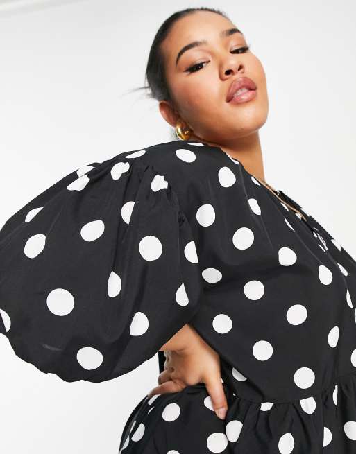 Vestido negro amplio con lazada y estampado de lunares de Lola May Plus, 3 de 4