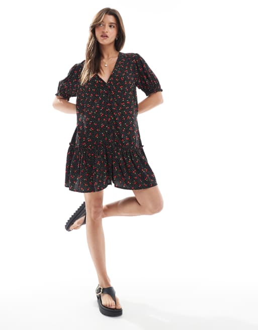 Vestido negro amplio con vuelo y estampado de cerezas de Miss Selfridge, 4 de 4