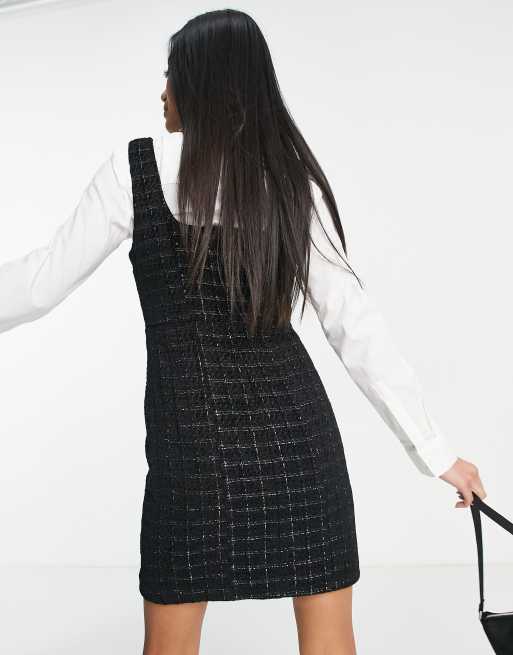 Vestido negro con botones de strass de bouclé de Miss Selfridge, 4 de 4