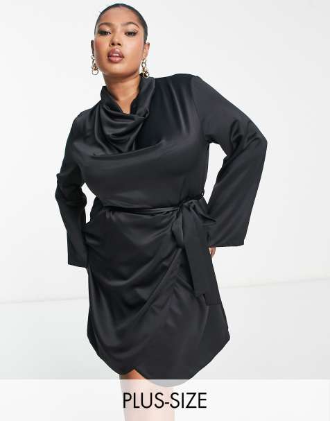 Vestido negro con cuello subido de satén de River Island Plus - view 1