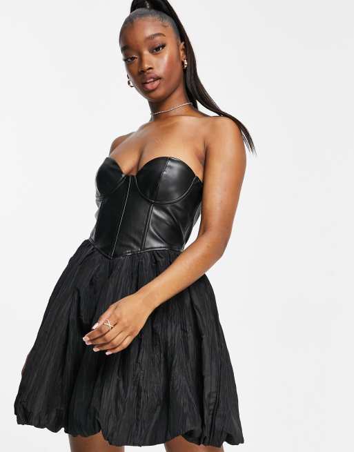 Vestido negro con parte superior estilo corsé y falda abullonada de Saint Genies