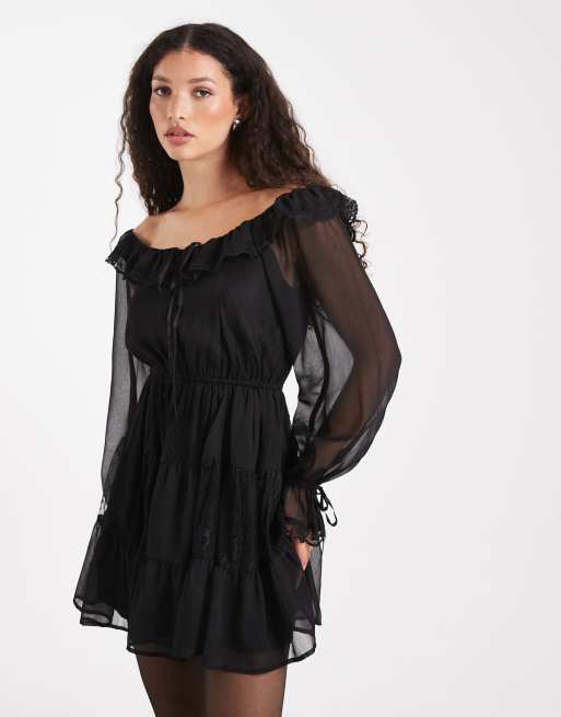 Vestido negro de estilo mesonera de chifón y encaje de Miss Selfridge, 2 de 4