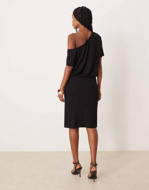 Vestido negro de largo extraño con detalle de escote Bardot holgado de aSOS DESIGN, 3 de 4