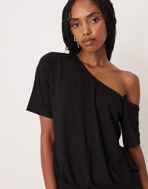Vestido negro de largo extraño con detalle de escote Bardot holgado de aSOS DESIGN, 4 de 4