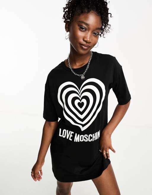 Vestido negro estilo camiseta con logo de coraz n tipo efecto