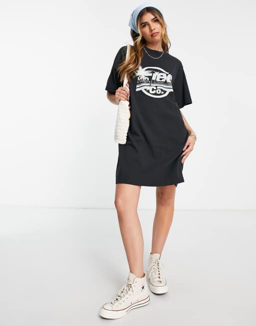 Vestido negro estilo camiseta de Lee ASOS