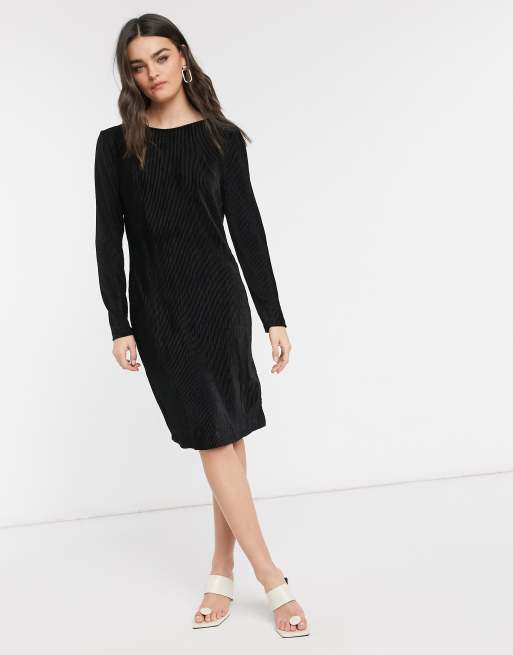 Vestido negro recto plisado de b.Young ASOS