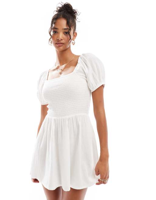 Vestido playero corto blanco con mangas abullonadas de Esmée