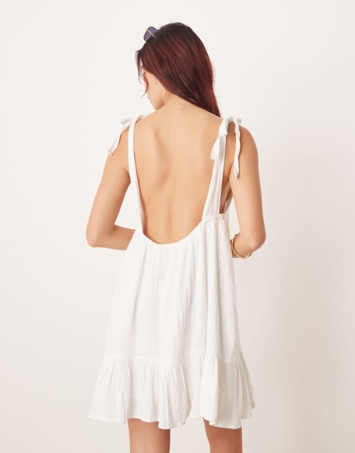 Vestido playero corto blanco con ribete de volantes en el cuello de Esmee, 3 de 4