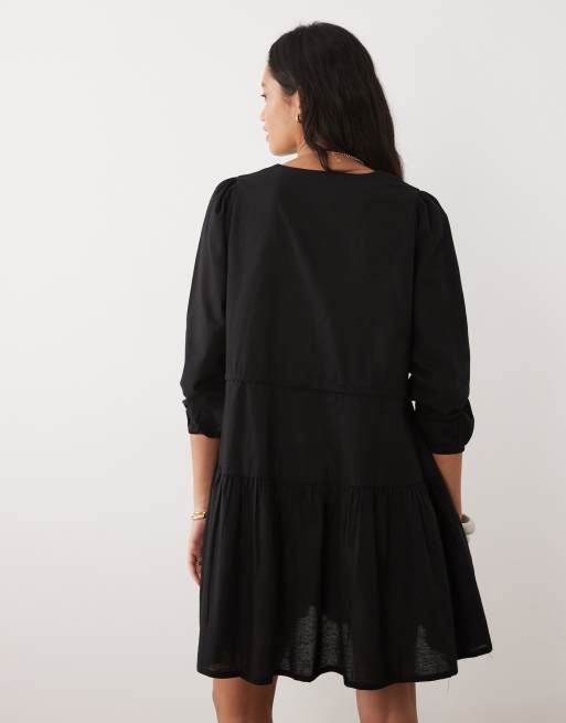 Vestido playero corto negro escalonado con lazada delantera de Esmée, 3 de 4
