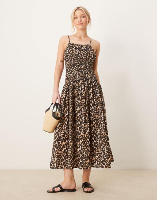 Vestido playero largo con estampado de leopardo y detalles fruncidos de Iisla & Bird, 2 de 4