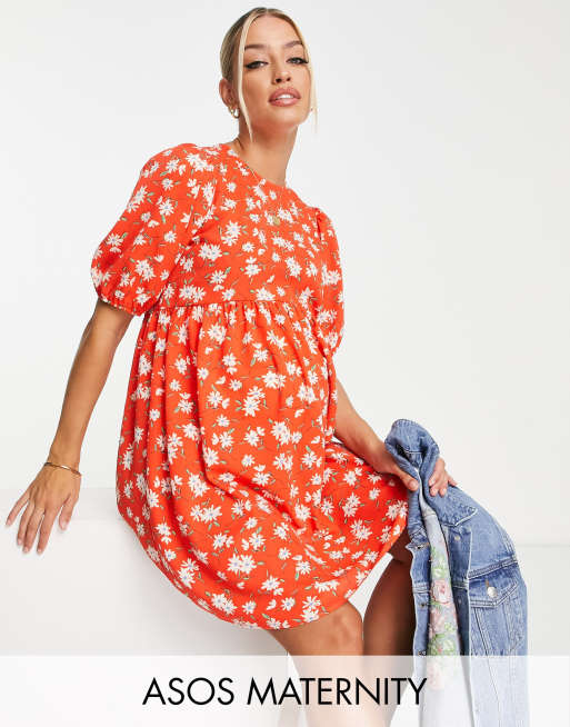 Vestido rojo corto de corte amplio y manga corta con estampado de flores de ASOS DESIGN Maternity