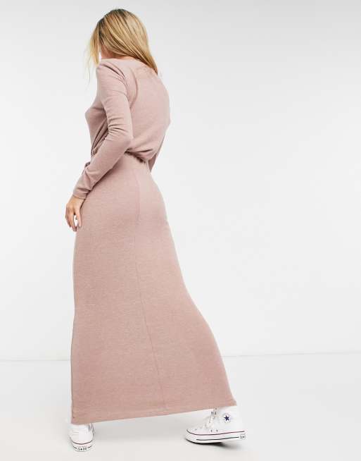 Vestido rosa palo de manga larga con cintura anudada de tejido muy suave de DESIGN | ASOS