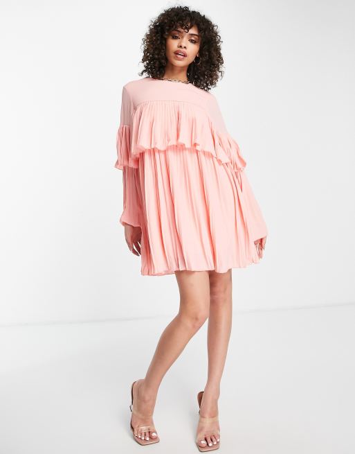 Vestido rosado amplio plisado de Missguided