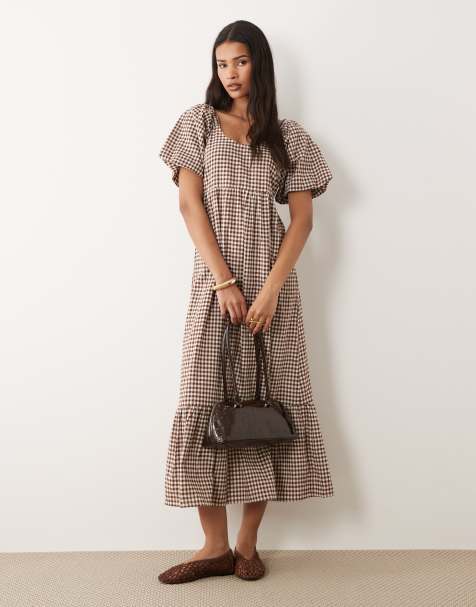 Vestido semilargo a cuadros vichy marrones con cuello ancho de Wednesdays Girl - view 1