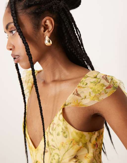 Vestido semilargo amarillo con estampado floral y volantes de tul de Lace & Beads, 3 de 4