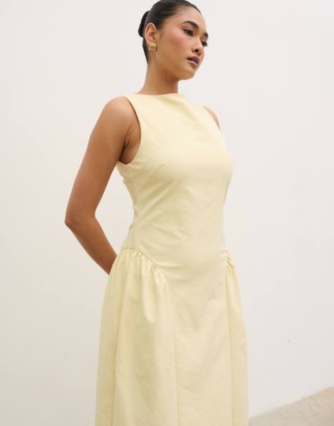 Vestido semilargo amarillo limón con cuello recto y detalle en la cadera Slyvie de Pretty Lavish - view 1