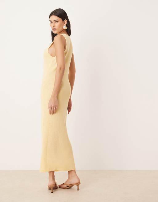 Vestido semilargo amarillo pastel con cuello ancho de punto texturizado de ASOS DESIGN, 4 de 4